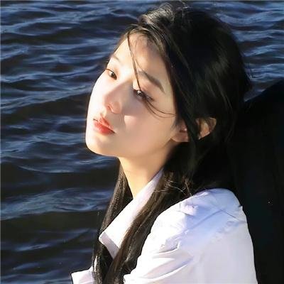 着牛仔裤的钟馗